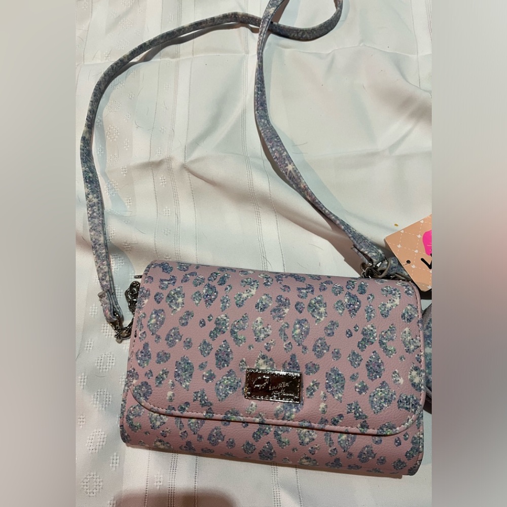 Betsy Johnson 8 x 6 cross body new